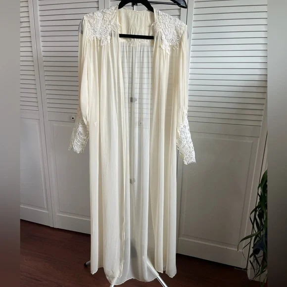 Vintage 100% silk lace wedding sheer robe victoria’s Secret original one size - Picture 4 of 16